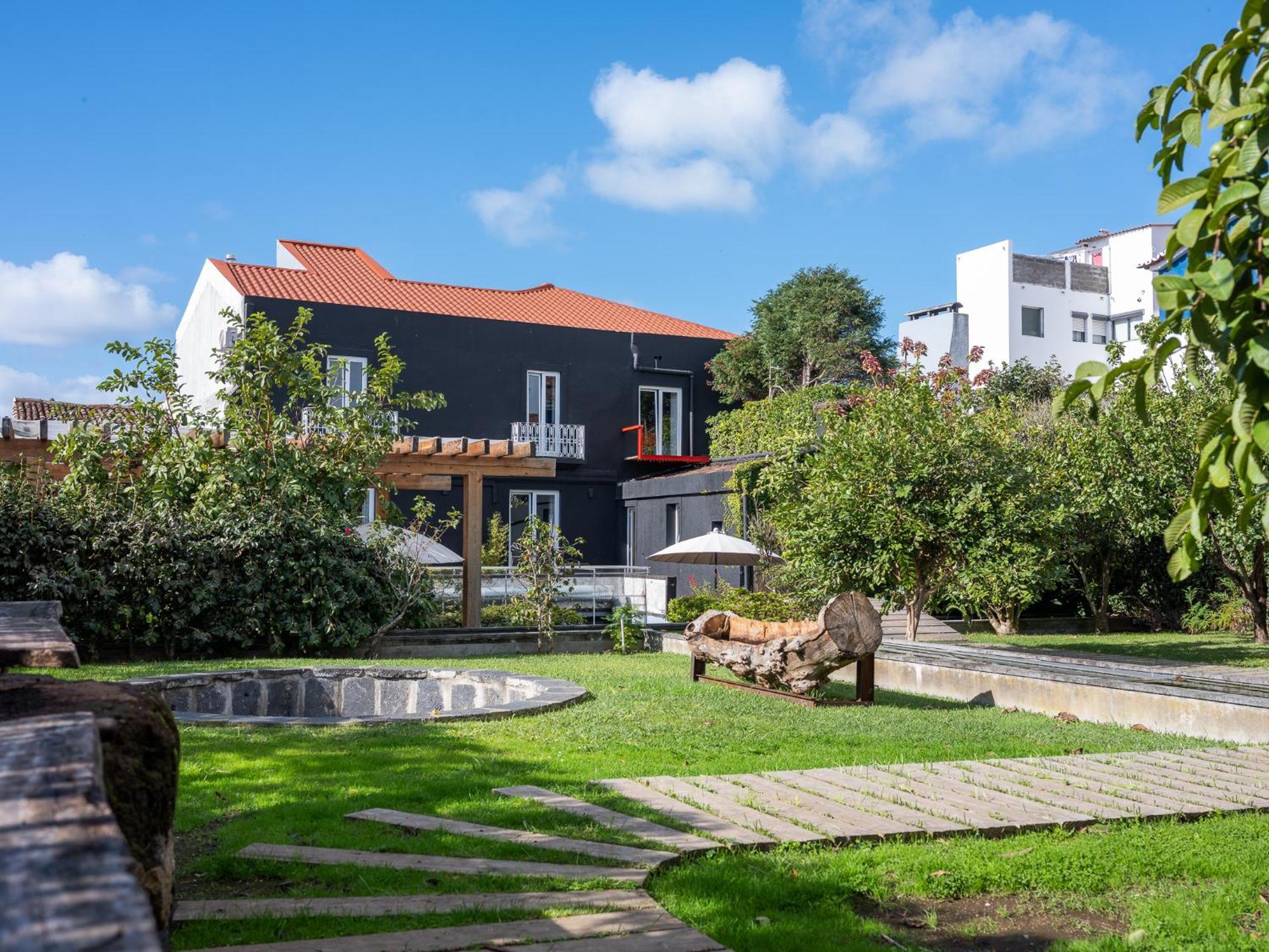 Out Of The Blue Hostel Ponta Delgada  Exterior photo